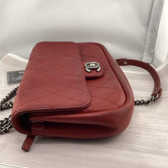 CHANEL Red Quilted Leather Shoulder Bag with Silver Chain - Picture 7 of 8